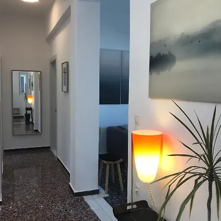 Patriko-bright 3-bedroom Vacation Home, 200m From The Beach. 別荘 *