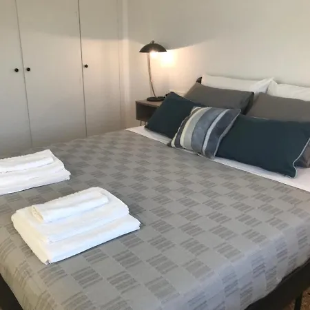 Patriko-bright 3-bedroom Vacation Home, 200m From The Beach.