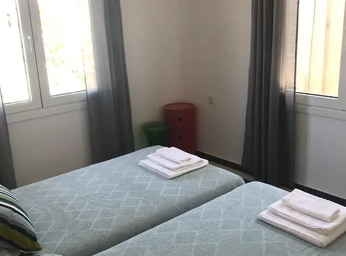 Patriko-bright 3-bedroom Vacation Home, 200m From The Beach. *