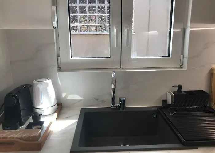 Patriko-bright 3-bedroom Vacation Home, 200m From The Beach. *