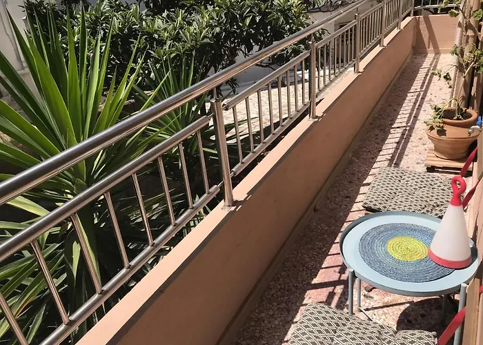 Patriko-bright 3-bedroom Vacation Home, 200m From The Beach. Dom wakacyjny