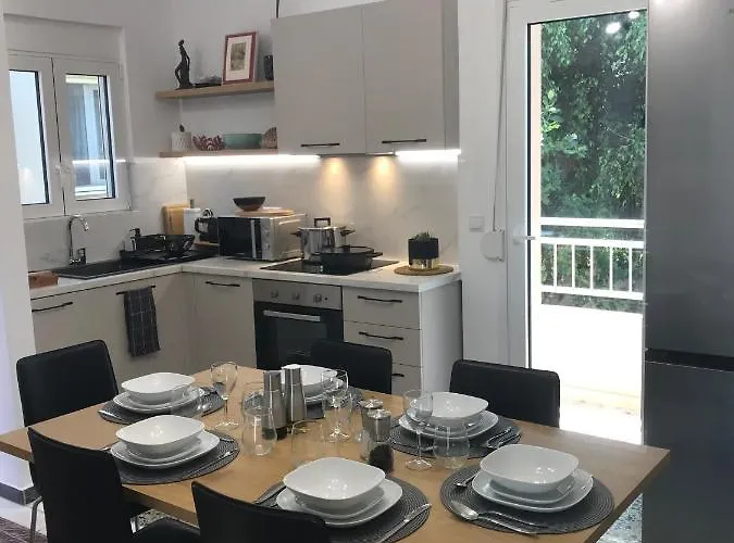 Patriko-bright 3-bedroom Vacation Home, 200m From The Beach. * Retimno