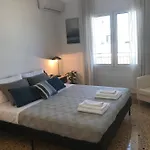 Patriko-bright 3-bedroom Vacation Home, 200m From The Beach. Feriehus
