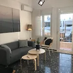 Patriko-bright 3-bedroom Vacation Home, 200m From The Beach. Feriehus