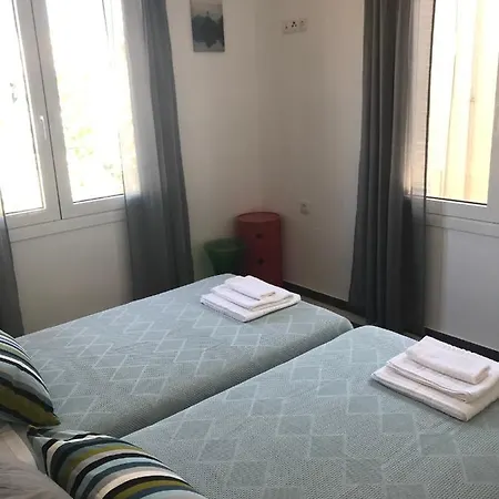 Patriko-bright 3-bedroom Vacation Home, 200m From The Beach. *