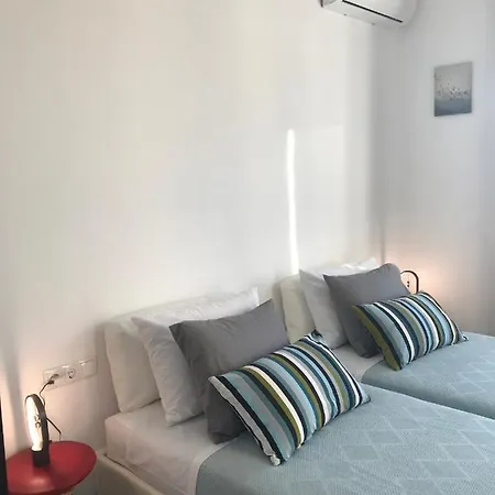 Prázdninový dům Patriko-bright 3-bedroom Vacation Home, 200m From The Beach. *