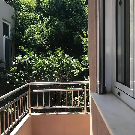 Patriko-bright 3-bedroom Vacation Home, 200m From The Beach. Prázdninový dům *