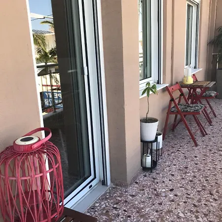 Patriko-bright 3-bedroom Vacation Home, 200m From The Beach. *