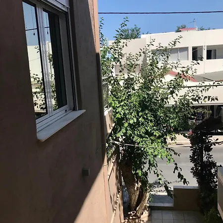 Patriko-bright 3-bedroom Vacation Home, 200m From The Beach.