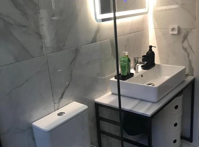 Patriko-bright 3-bedroom Vacation Home, 200m From The Beach. *