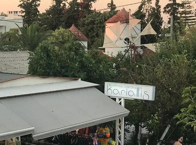 Patriko-bright 3-bedroom Vacation Home, 200m From The Beach.