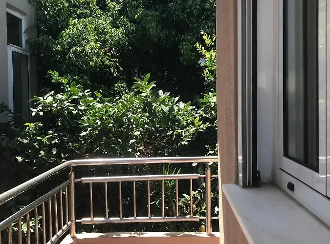 Patriko-bright 3-bedroom Vacation Home, 200m From The Beach. Holiday home *