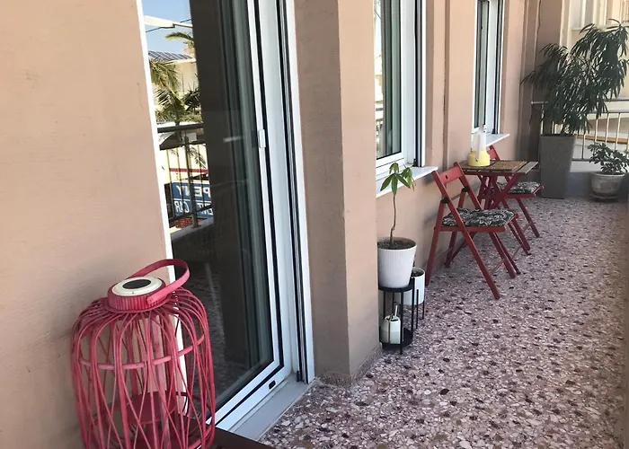 Patriko-bright 3-bedroom Vacation Home, 200m From The Beach. *