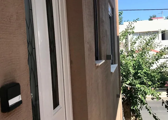 Patriko-bright 3-bedroom Vacation Home, 200m From The Beach. * Rethymno (Crete)