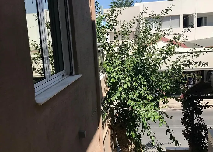 Patriko-bright 3-bedroom Vacation Home, 200m From The Beach.