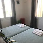 Patriko-bright 3-bedroom Vacation Home, 200m From The Beach. *