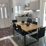Patriko-bright 3-bedroom Vacation Home, 200m From The Beach. * Rethymno