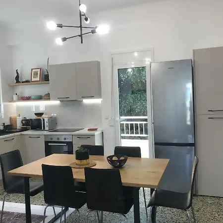 Patrikó-bright 3-bedroom Vacation Home, 200m From The Beach. Casa de Férias Rethymno
