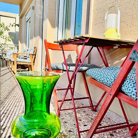 Patriko-bright 3-bedroom Vacation Home, 200m From The Beach. Feriehus