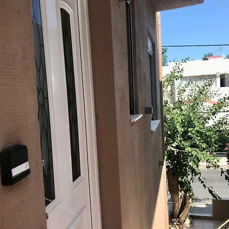 Patriko-bright 3-bedroom Vacation Home, 200m From The Beach. * Rethimno