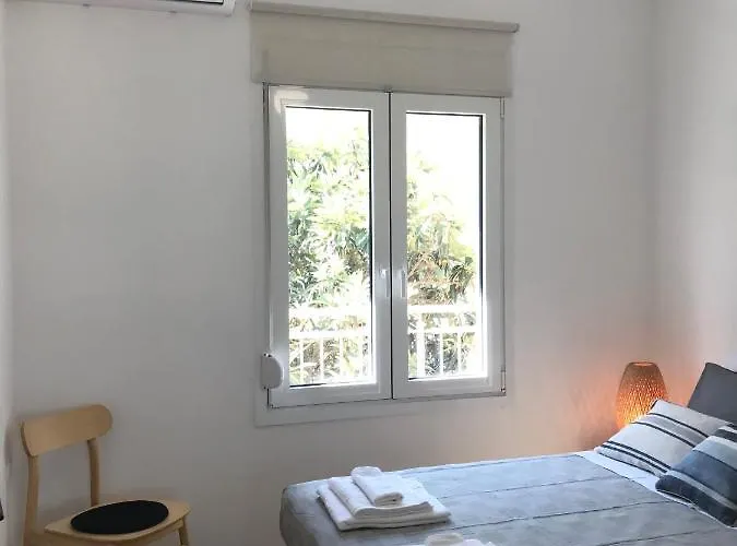 Patriko-bright 3-bedroom Vacation Home, 200m From The Beach. * Rethimno